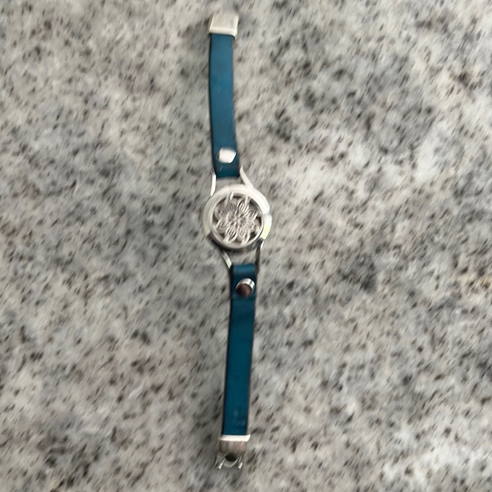 Essential oil bracelet silver and teal.  Magnetic clasp.  As shown.  Twist off.